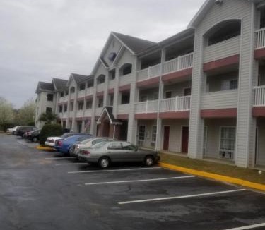 Warner Robins Hotel | Intown Suites Extended Stay Warner Robins