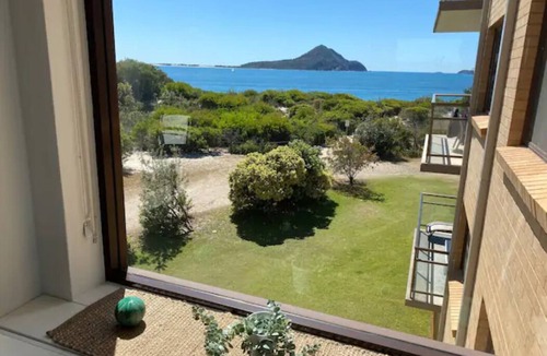 Nelson Bay Apartment | INTREPID 10 - Beachfront, breathtaking views, WIFI, LINEN
