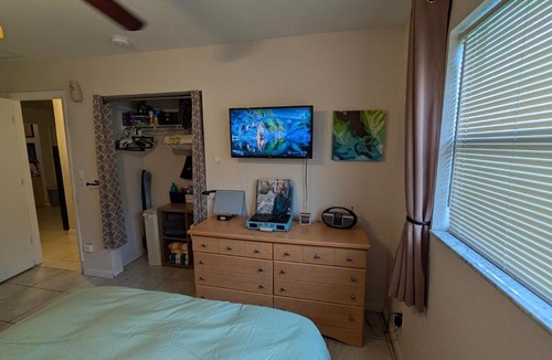 Largo House | Introverts Paradise! Central Largo and Pinellas! 15 mins to beaches!
