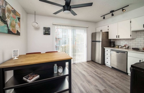 Sunnyside Condo | #InvestREPM SE Belmont Close to Providence Medical
