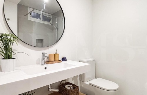 Centro Apartment | Inviting 2-Bed Apartment, Heart of Málaga REMS