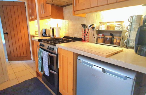Windsor City Centre Cottage | Inviting 2-Bed Cottage in Windsor