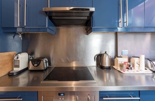 Frognal and Fitzjohns Apartment | Inviting 2BD Victorian Flat, Near Hampstead