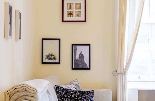 Tollcross Apartment | Inviting 2BDR Home Close to Edinburgh Castle