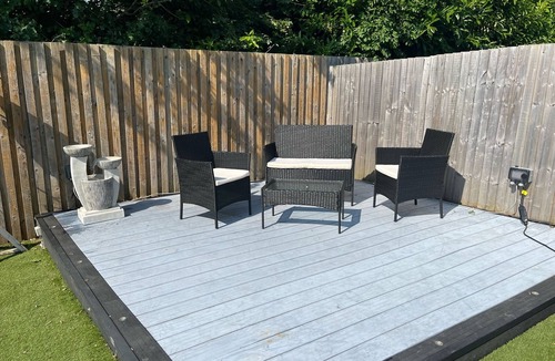 Irby House | Inviting 3 bed + hot tub With Excellent Train and bus to Liverpool & Chester