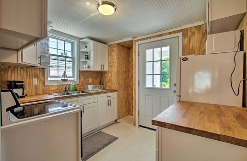 Old Lyme Cottage | Inviting 3BR Beachfront Cottage in Hawk's Nest – Summer Escape Awaits!