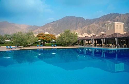 Al Aqah Hotel | Inviting Beachside Rooms with Sea View – Ideal for a Tranquil Getaway