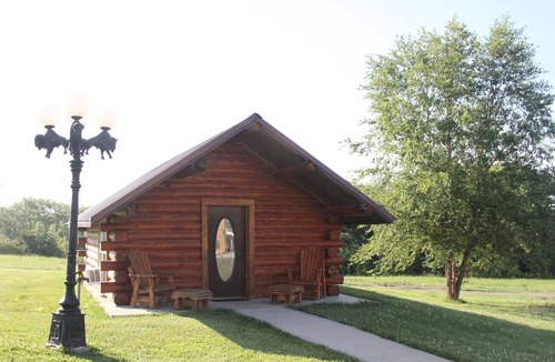 Martinsville Cabin | Inviting Cabin in Albany, MO. Enjoy the nature, fishing and breathtaking views.
