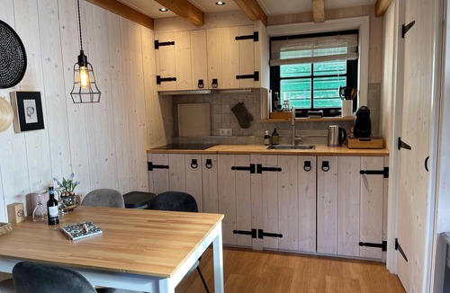 Monnickendam Ski Chalet | Inviting chalet in Monnickendam with garden