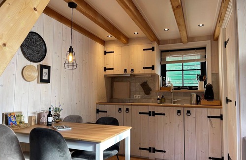 Monnickendam Ski Chalet | Inviting chalet in Monnickendam with garden