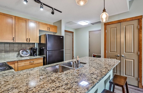 Canmore Apartment | Inviting Condo – Hot Tub & Relaxing Atmosphere!