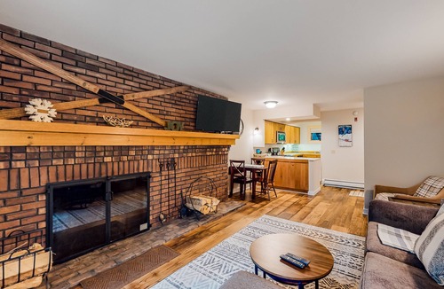 Killington Condo | Inviting condo with skiing, pool, hot tub, tennis, fireplace & W/D