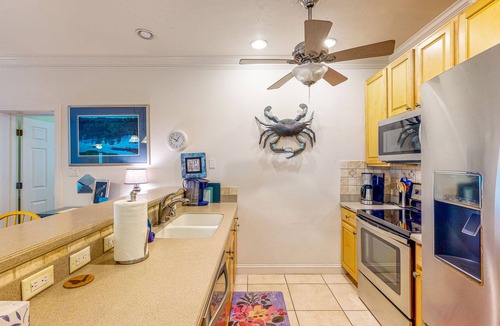 Bell House | Inviting, dog-friendly homes & bungalow with water views & boat ramp