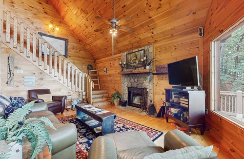 Walnut Mountain Cabin | Inviting forest cabin with pool access & picture windows