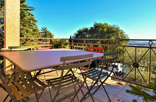 Saint-Christol-Les-Ales House | Inviting country house with chic furnishings.