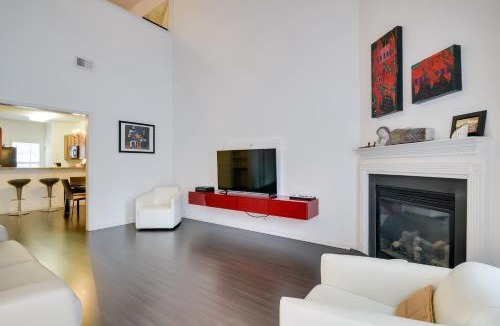 Deep River House | Inviting High Point Townhome with Patio + Privacy!