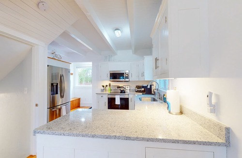 Buzzards Bay House | Inviting home + apartment near beach with furnished deck, yard, & grill