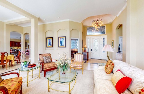 Victor House | Inviting Home on 2.5 acres, Near Vineyards