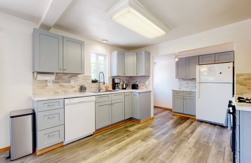 Warrenton House | Inviting home with full kitchen, patio, firepit, & W/D