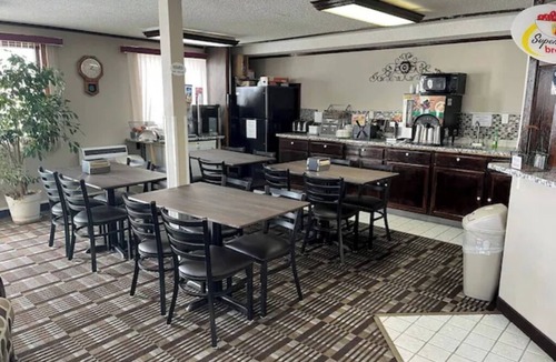 Lexington Hotel | Inviting Lexington Suite Perfect for Travelers |Pet-Friendly Stay + Free Parking