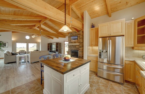 Manchester House | Inviting Manchester Home w/Hot Tub Near Beach!