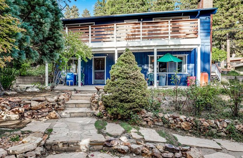 Running Springs Cabin | Inviting mountain cabin with fireplace, pool table, AC & deck - dog-friendly