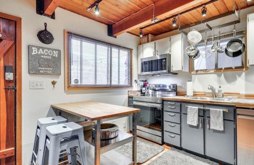 Government Camp House | Inviting Mt Hood Cabin w/Porch: 1 Mi to Skibowl!