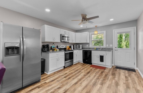 Prince George House | Inviting New 3BR Retreat | Between Two Ponds