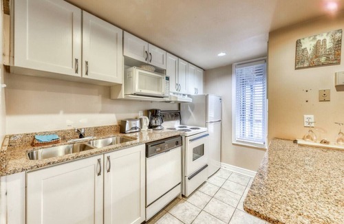 Craigleith Condo | Inviting North Creek Condo | Pool, Hot Tub, Tennis