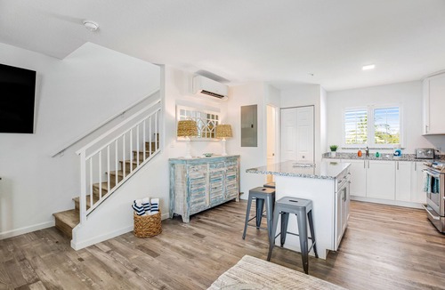 Marathon Condo | Inviting oceanfront condo with shared pool, dock, and great neighborhood