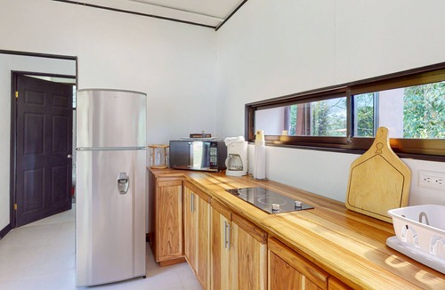 Santa Cruz de Leon Cortes House | Inviting riverfront home with mountain views, full kitchen, & dog-friendly