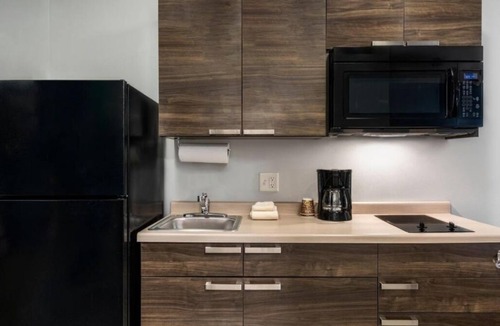 Beatrice Hotel | Inviting Room Free Parking Near Homestead National Historical Park