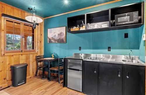 Colorado Springs Cabin | Inviting Rustic Cabins with Scenic Outdoor Spaces near Garden of the Gods in Colorado Springs, Colorado