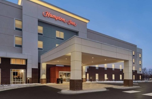 Brooklyn Park Hotel | Inviting Stay Near Attractions like Target Field + Elm Creek Park Reserve