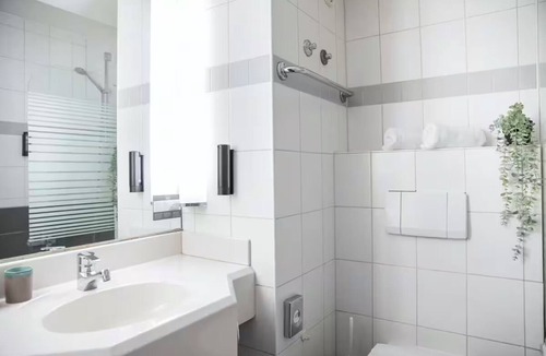 Heppenheim Hotel | Inviting Stay Steps from Heppenheim's Picturesque Market - Perfect for Adventure
