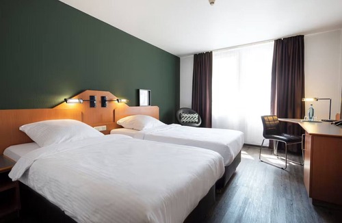 Heppenheim Hotel | Inviting Stay Steps from Heppenheim's Picturesque Market - Perfect for Adventure