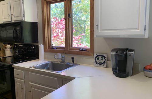 West Dover House | Inviting, Sunny Townhome at Suntec Forest; Sauna; Free shuttle