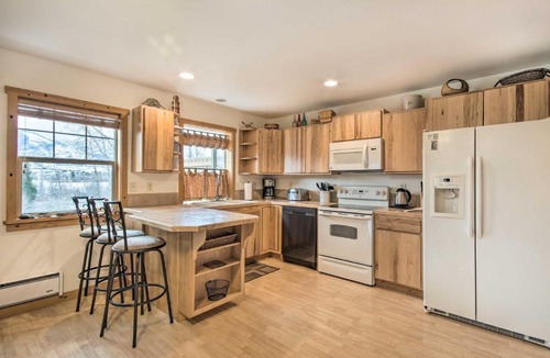 Emigrant House | Inviting Townhome: 30 Mi to Yellowstone NP!
