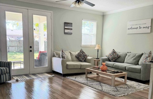 Wadeview Park House | Inviting Townhome in South Downtown Orlando