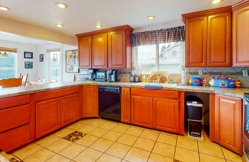 Belfair House | Inviting waterfront home with fast WiFi, full kitchen, & W/D