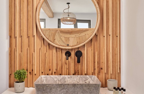 Paraga Hotel | IONIC Suites