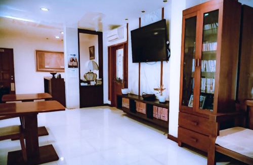 Melawai Hotel | IOTEL Dharmawangsa