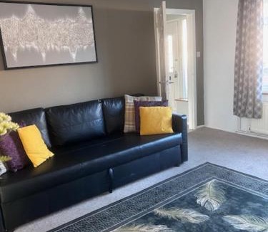 Ipswich Villa | Ipswich-Daffodil Place-4Bed-SelfCatering-Guests & Contractors Welcome -Parking-Wifi