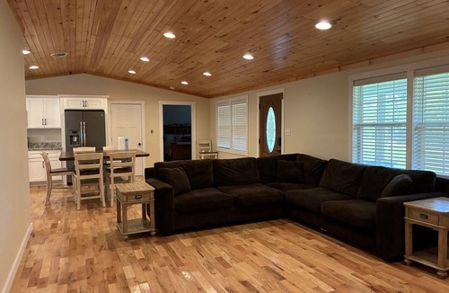 Bee Spring House | Ira’s Place - A spacious home near Mammoth Cave National Park and Nolin Lake