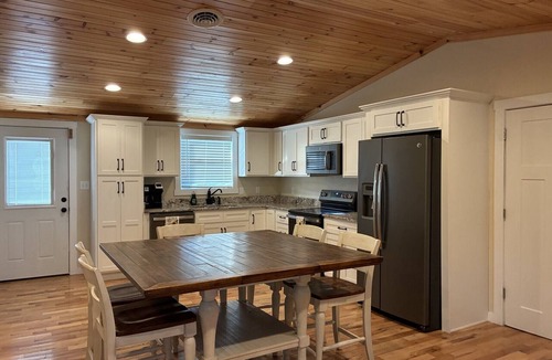 Bee Spring House | Ira’s Place - A spacious home near Mammoth Cave National Park and Nolin Lake