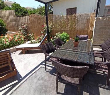 Perama Apartment | Irene's Garden