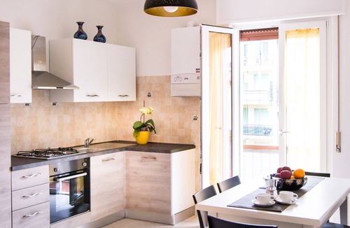 Garda House | IRIS apartment - 200 meters from the lake and from the town center