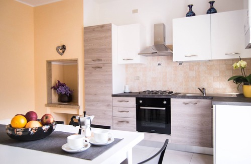 Garda House | IRIS apartment - 200 meters from the lake and from the town center