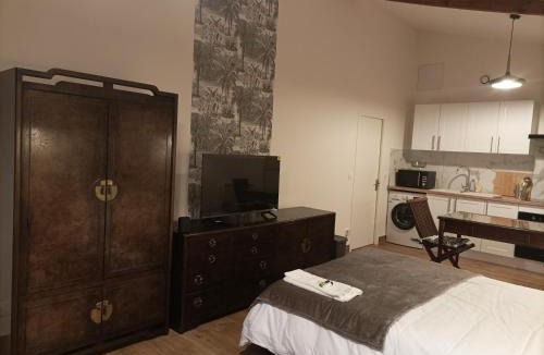 Saint-Germain-en-Laye House | Iris Garden Cottage