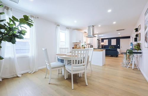 Providence Apartment | Iris Spa Retreat Modern 3BR w/Purified Water